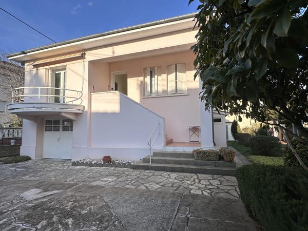 Villeneuve-sur-Lot (47300) Villeneuve sur lot, dans quartier très recherché, villa des années 50 en très bon état, 3 chambres et jardin