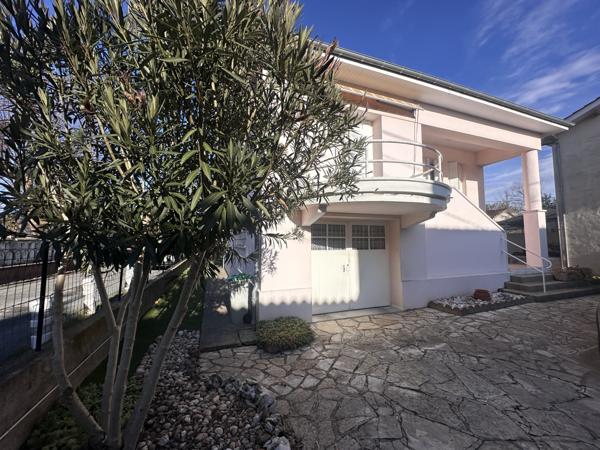 Villeneuve-sur-Lot (47300) Villeneuve sur lot, dans quartier très recherché, villa des années 50 en très bon état, 3 chambres et jardin