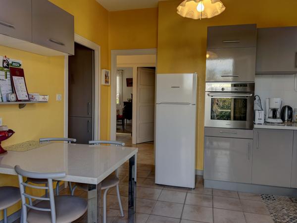 Villeneuve-sur-Lot (47300) Villeneuve sur lot, dans quartier très recherché, villa des années 50 en très bon état, 3 chambres et jardin