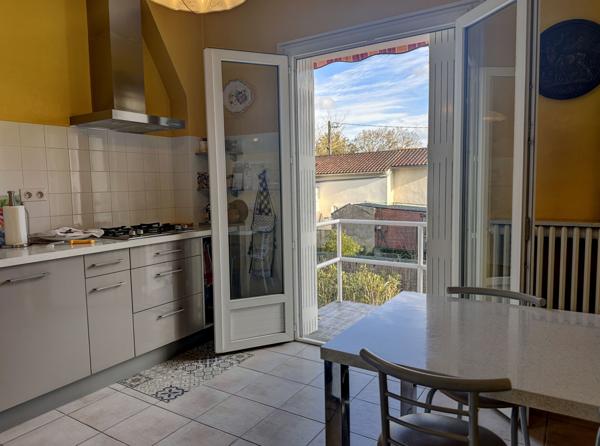 Villeneuve-sur-Lot (47300) Villeneuve sur lot, dans quartier très recherché, villa des années 50 en très bon état, 3 chambres et jardin