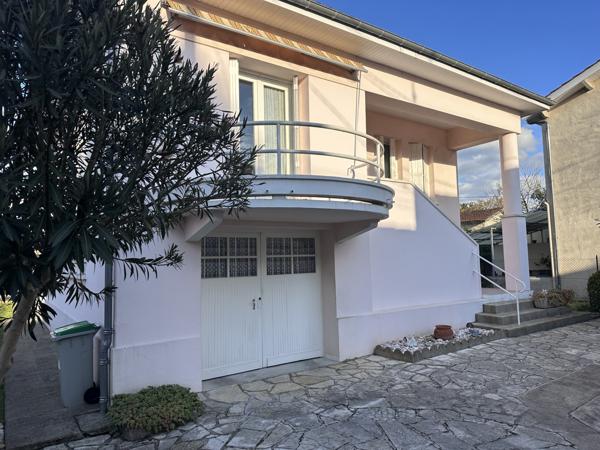 Villeneuve-sur-Lot (47300) Villeneuve sur lot, dans quartier très recherché, villa des années 50 en très bon état, 3 chambres et jardin