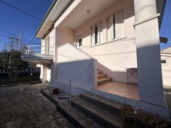 Villeneuve-sur-Lot (47300) Villeneuve sur lot, dans quartier très recherché, villa des années 50 en très bon état, 3 chambres et jardin