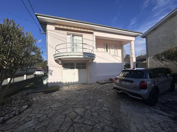 Villeneuve-sur-Lot (47300) Villeneuve sur lot, dans quartier très recherché, villa des années 50 en très bon état, 3 chambres et jardin