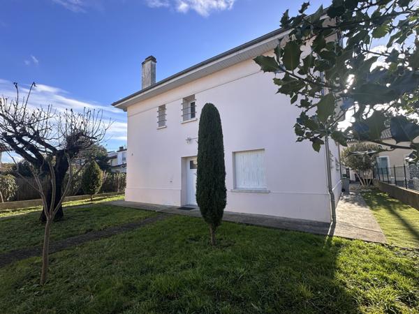 Villeneuve-sur-Lot (47300) Villeneuve sur lot, dans quartier très recherché, villa des années 50 en très bon état, 3 chambres et jardin