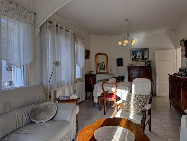 Villeneuve-sur-Lot (47300) Villeneuve sur lot, dans quartier très recherché, villa des années 50 en très bon état, 3 chambres et jardin