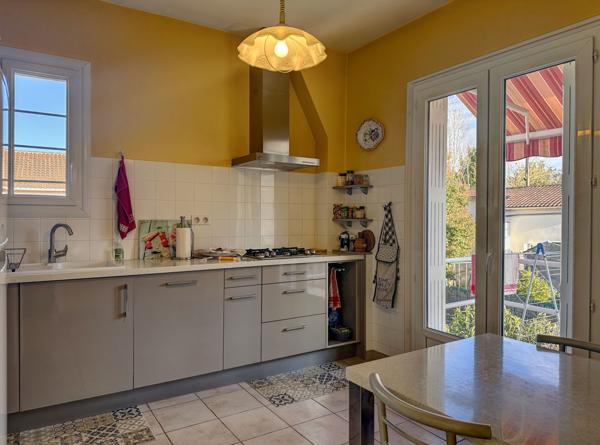 Villeneuve-sur-Lot (47300) Villeneuve sur lot, dans quartier très recherché, villa des années 50 en très bon état, 3 chambres et jardin