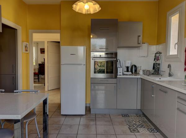 Villeneuve-sur-Lot (47300) Villeneuve sur lot, dans quartier très recherché, villa des années 50 en très bon état, 3 chambres et jardin