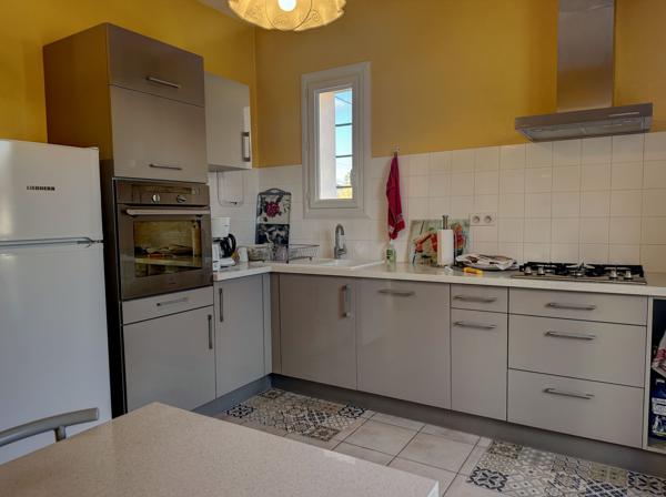 Villeneuve-sur-Lot (47300) Villeneuve sur lot, dans quartier très recherché, villa des années 50 en très bon état, 3 chambres et jardin