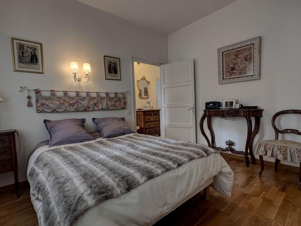 Villeneuve-sur-Lot (47300) Villeneuve sur lot, dans quartier très recherché, villa des années 50 en très bon état, 3 chambres et jardin