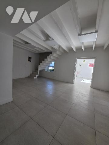 Saint Cloud - Maison centre ville 3 chambres avec sous sols, garage et jardin 