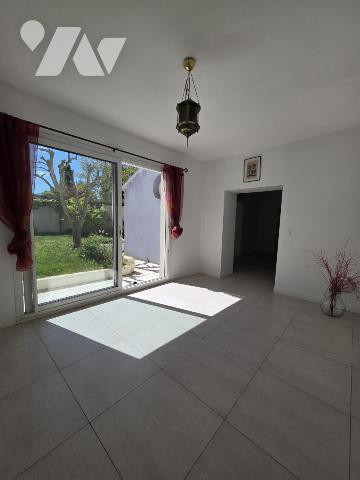 Saint Cloud - Maison centre ville 3 chambres avec sous sols, garage et jardin 