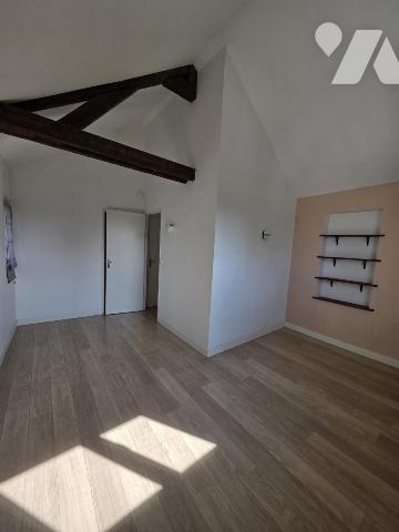 Saint Cloud - Maison centre ville 3 chambres avec sous sols, garage et jardin 