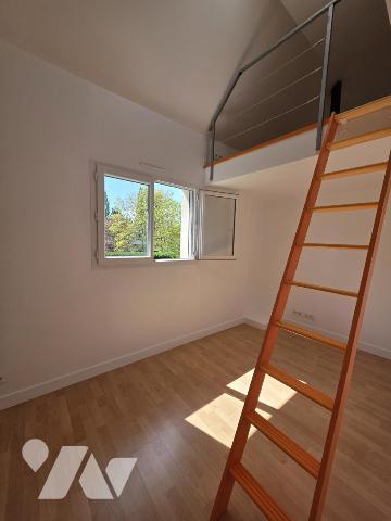 Saint Cloud - Maison centre ville 3 chambres avec sous sols, garage et jardin 