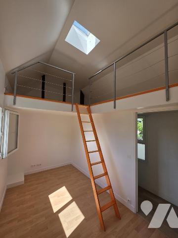Saint Cloud - Maison centre ville 3 chambres avec sous sols, garage et jardin 