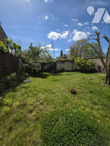 Saint Cloud - Maison centre ville 3 chambres avec sous sols, garage et jardin 