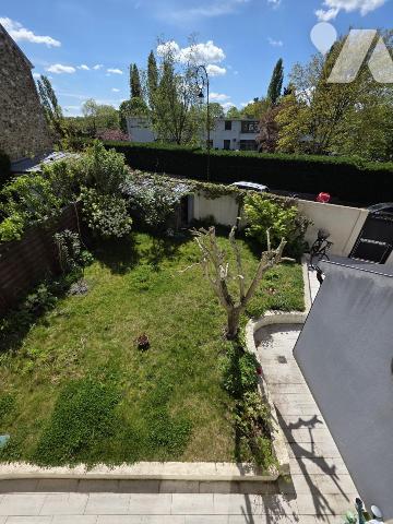 Saint Cloud - Maison centre ville 3 chambres avec sous sols, garage et jardin 