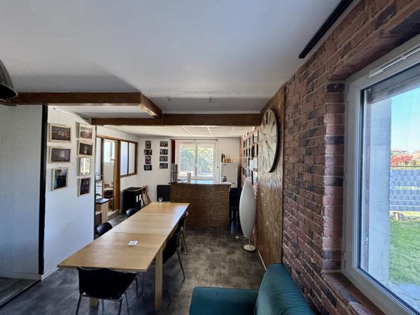 Ensemble Immobilier Unique à Saint-Jory – 2 Appartements avec Entrées Indépendantes, Garages et Terrain Constr