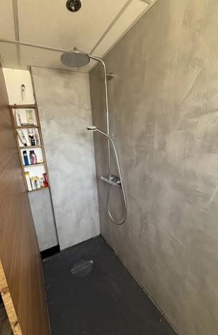 Ensemble Immobilier Unique à Saint-Jory – 2 Appartements avec Entrées Indépendantes, Garages et Terrain Constr