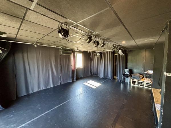 Ensemble Immobilier Unique à Saint-Jory – 2 Appartements avec Entrées Indépendantes, Garages et Terrain Constr
