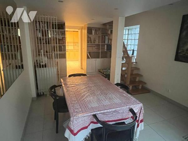 La SAS R&R Notaires vous propose en exclusivité une maison d'habitation de 4 pièces principales...