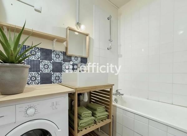 Appartement
         2 pièces
        - 43 m² Exclusivité 315 000 € *