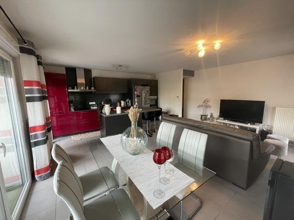 Appartement
         4 pièces
        - 90 m² Exclusivité 450 000 € *
