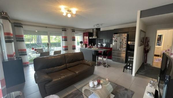 Appartement
         4 pièces
        - 90 m² Exclusivité 450 000 € *