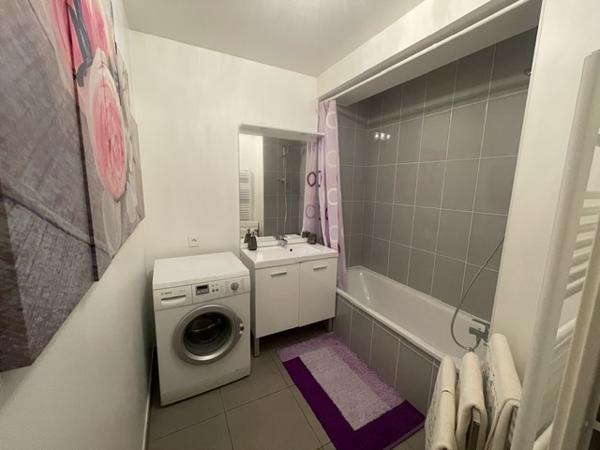 Appartement
         4 pièces
        - 90 m² Exclusivité 450 000 € *