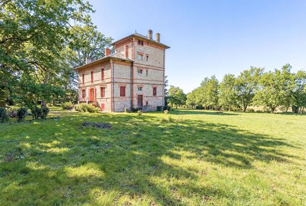Château du XVIIIème sur le chemin de St-Jacques-De-Compostelle