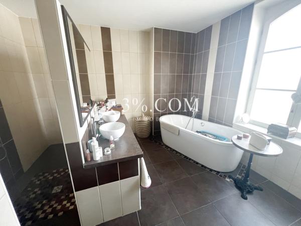 Appartement 5 pièce(s) 2 chambre(s) 123 m²