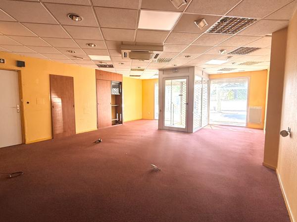 Local professionnel idéalement situé en centre-ville - Castelnaudary (11400)