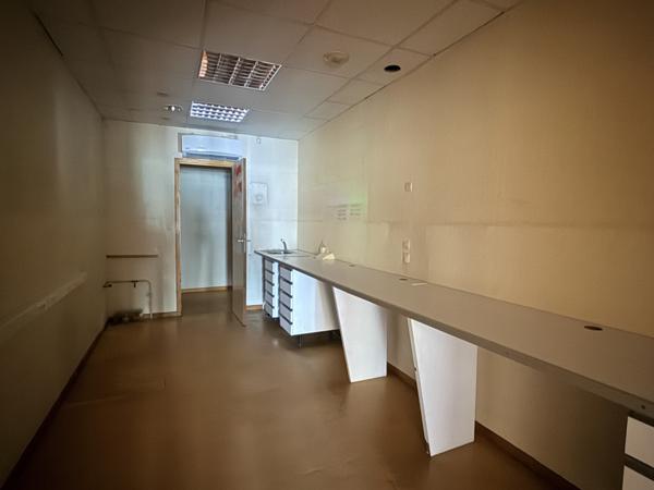 Local professionnel idéalement situé en centre-ville - Castelnaudary (11400)