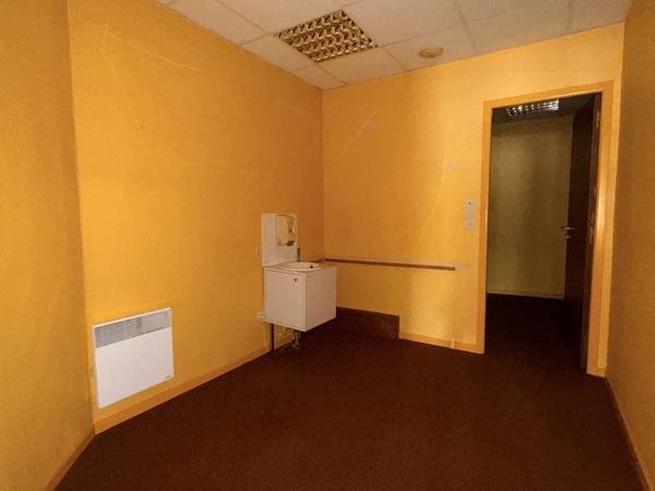 Local professionnel idéalement situé en centre-ville - Castelnaudary (11400)