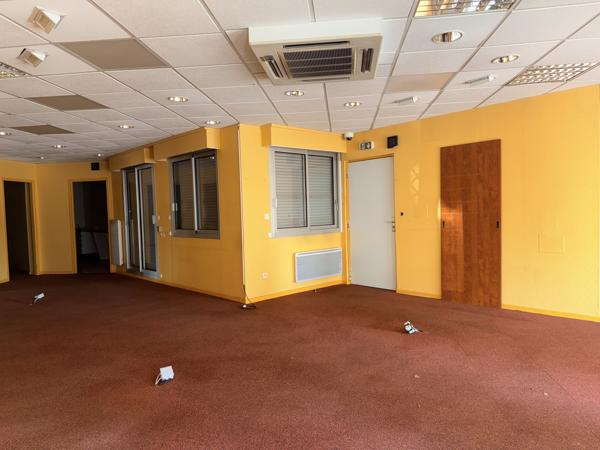 Local professionnel idéalement situé en centre-ville - Castelnaudary (11400)