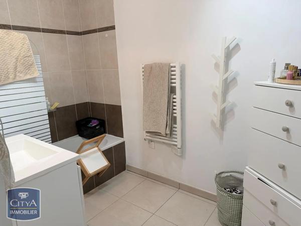 Appartement à louer 3 pièces 74.89m² Saint-Raphaël (83700)
