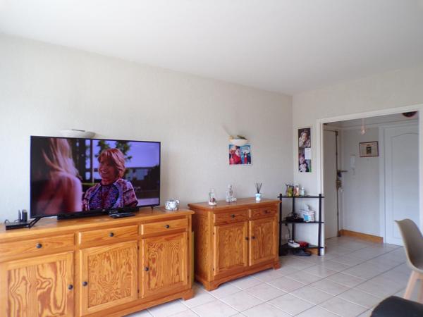 F 3, 55m 2 2 chambres   avec parking et cave