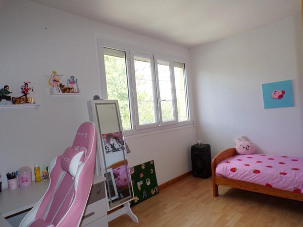 F 3, 55m 2 2 chambres   avec parking et cave