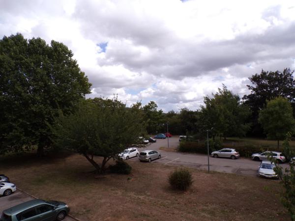 F 3, 55m 2 2 chambres   avec parking et cave