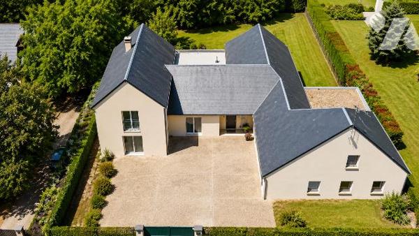 MONTBAZON - Propriété familiale de 282 m² habitables sur un parc de plus de 2 000 m².