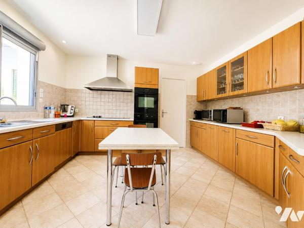 MONTBAZON - Propriété familiale de 282 m² habitables sur un parc de plus de 2 000 m².