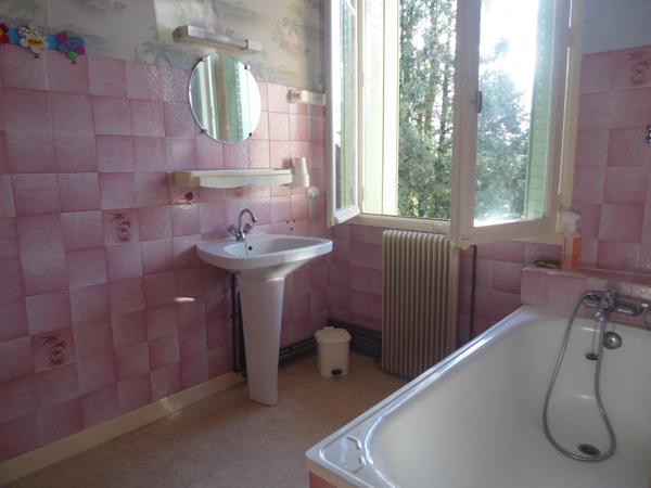 MAISON FAMILIALE A FORT POTENTIEL AVEC SES 4 CHAMBRES, SON TERRAIN ET SON GRAND GARAGE