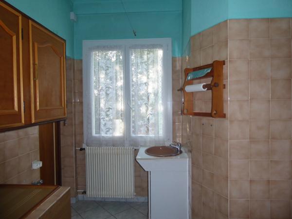 MAISON FAMILIALE A FORT POTENTIEL AVEC SES 4 CHAMBRES, SON TERRAIN ET SON GRAND GARAGE