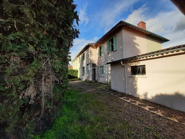 MAISON FAMILIALE A FORT POTENTIEL AVEC SES 4 CHAMBRES, SON TERRAIN ET SON GRAND GARAGE