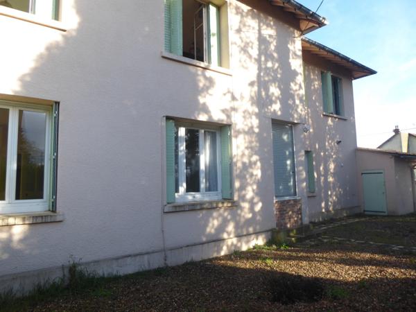 MAISON FAMILIALE A FORT POTENTIEL AVEC SES 4 CHAMBRES, SON TERRAIN ET SON GRAND GARAGE