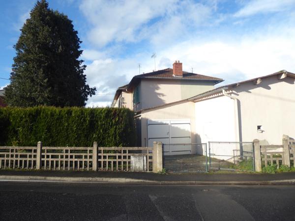 MAISON FAMILIALE A FORT POTENTIEL AVEC SES 4 CHAMBRES, SON TERRAIN ET SON GRAND GARAGE