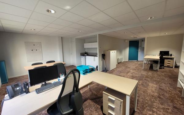 Immeuble à vendre    17 pièces • 1 109,74 m2 Lyon 7