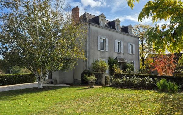 Maison bourgeoise avec jardin et dépendance