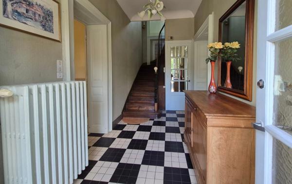 Maison bourgeoise avec jardin et dépendance