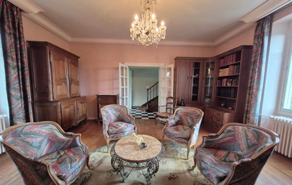 Maison bourgeoise avec jardin et dépendance