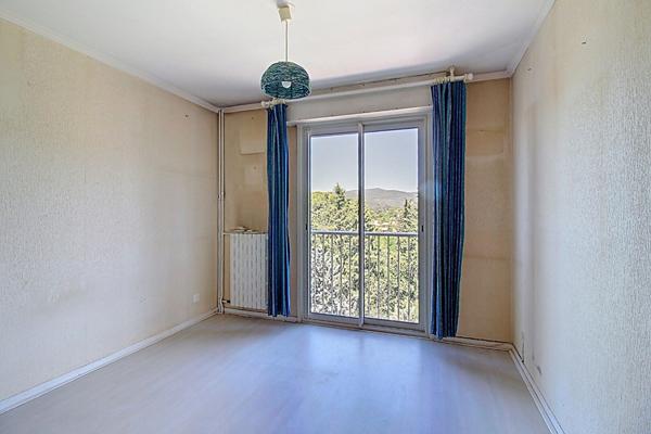 A VENDRE DRAGUIGNAN Appartement 75.70 m2 TERRASSES et CAVE